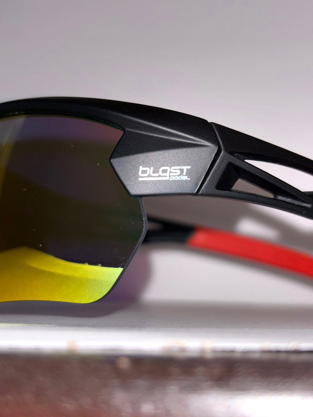 Lente deportivo certificado